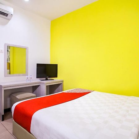 Oyo 119 Belvena Hotel Джакарта Экстерьер фото