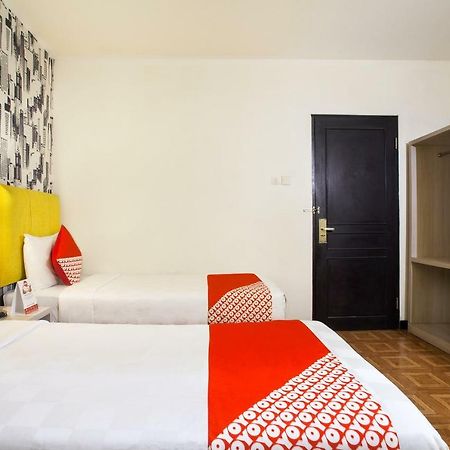 Oyo 119 Belvena Hotel Джакарта Экстерьер фото